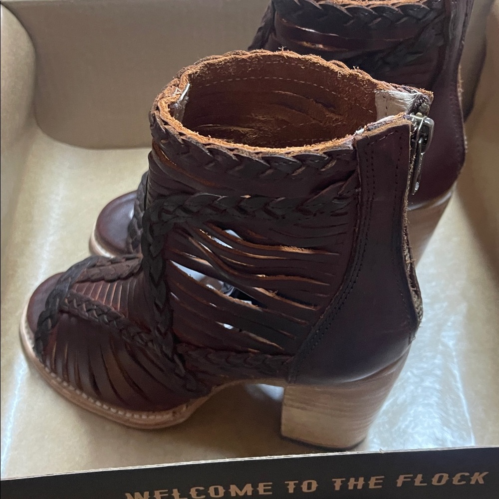 Freebird booties “Bela” brand new in the color of cognac.